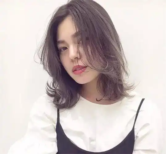 最火自然锁骨直发,时尚清新显气质的直发发型