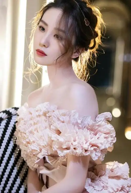 刘诗诗不愧是天选古人,荧幕颜值超凡脱俗,真的美得不像话