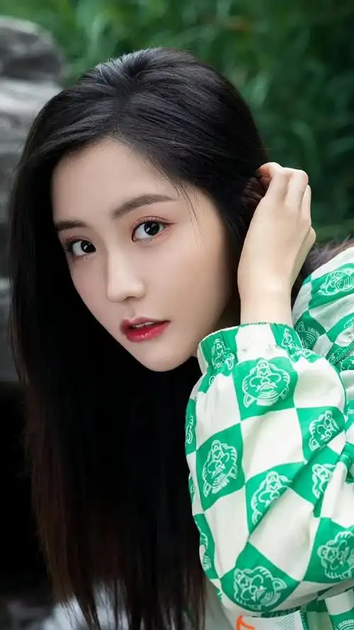 王艺瑾时尚写真:青春靓丽,性感妩媚2_高清图集_新浪网