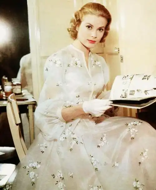 p>格蕾丝·凯利(grace kelly,1929年11月12日―1982年9月14日),出生