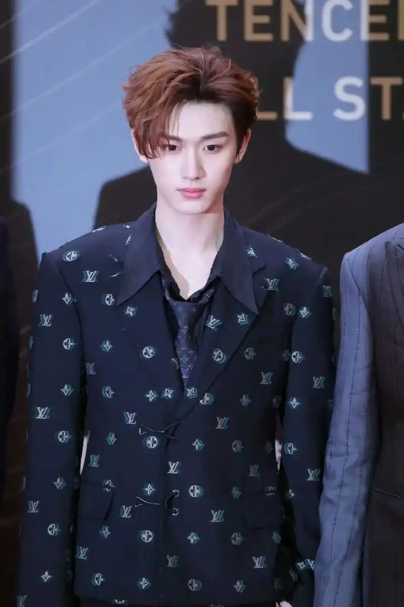 你敢信这居然是生图#丁程鑫 #星光大赏红毯 #红毯造型 #生 - 抖音