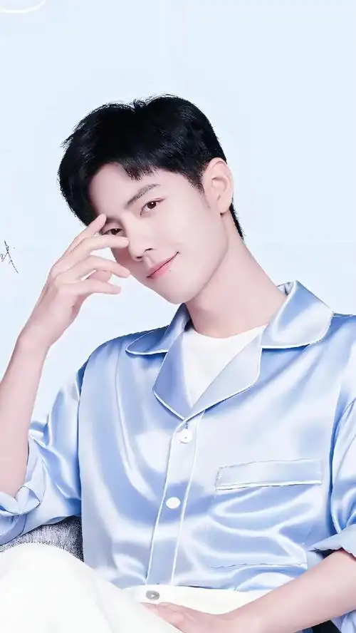 肖战出席活动,不同角度写真,笑容超甜酷