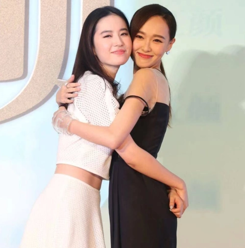 刘亦菲连续6年为唐嫣庆生,闺蜜感情一如既往的好