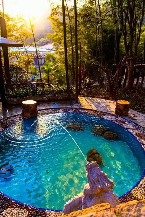 80 年代起,在温汤这个小镇上800 多年前温汤镇就有温泉利用的相关历史