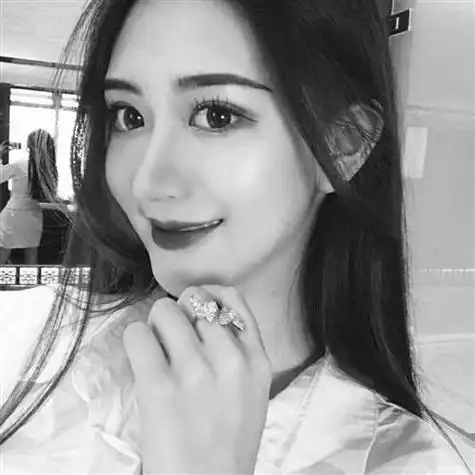 女生头像超拽霸气冷酷黑白女人学会相信自己