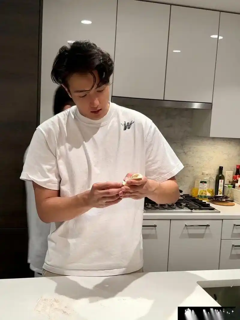 萧亚轩前男友黄皓