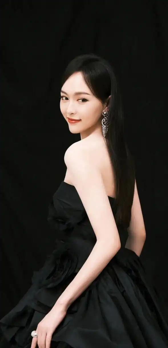 明星写真集:唐嫣～黑色礼服显身材