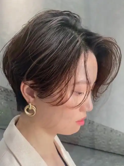 女生超短发分享气质偏分潮短发