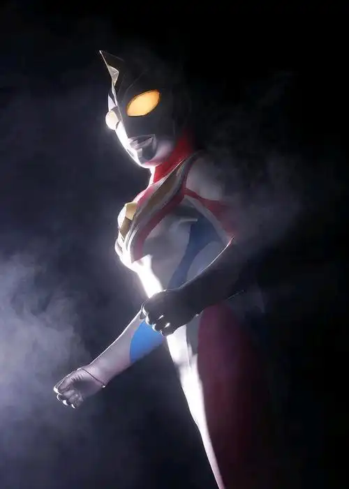 德凯奥特曼15话新剧照:一个角度毁掉强劲型颜值戴拿帅出新角度