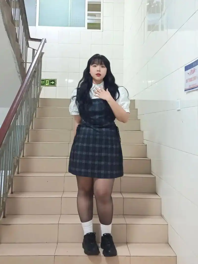 160斤|大码女孩的甜辣一日黑丝体验 嘿嘿这个小裙子真滴很好看耶