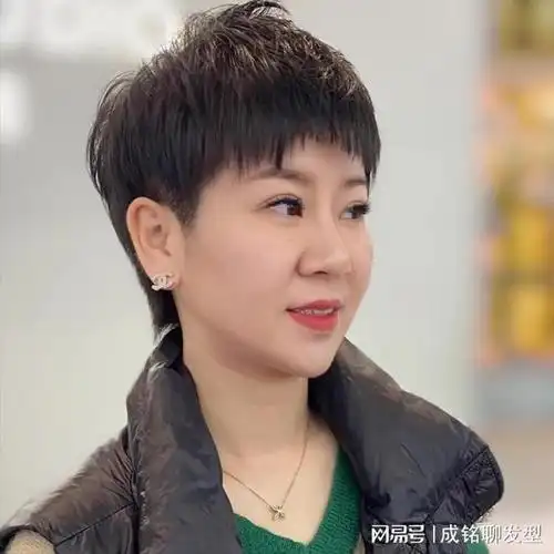 40-50岁轻熟女必备,洋气发型大揭秘!|卷发|减龄|脸型|微卷_网易订阅