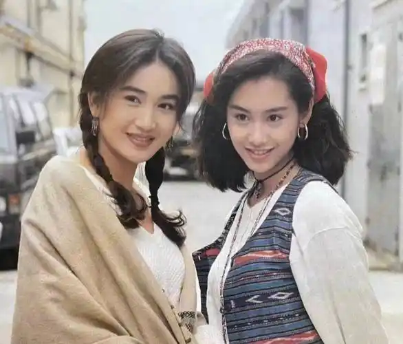 "紫霞仙子"朱茵又矮又黑算不算大美人?看她和黎姿合照,就有答案