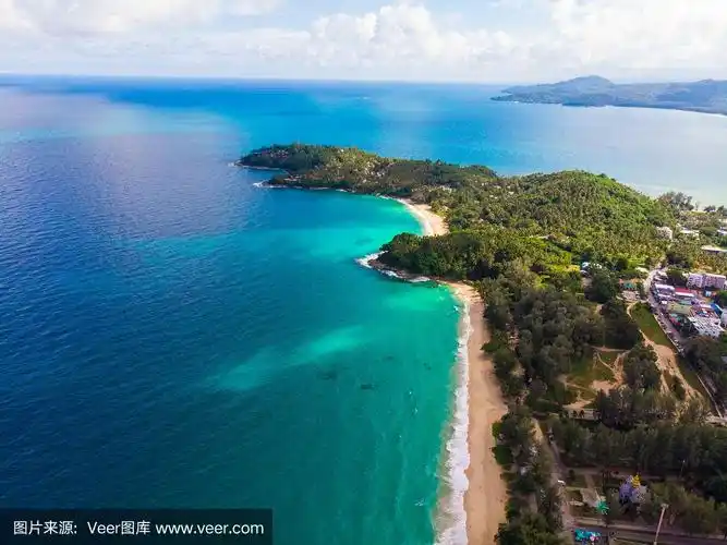 海岛海滩热带森林鸟瞰图