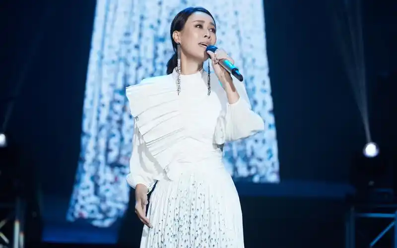 《狂飙》爆火,那英被夸上热搜,网友:听完真的很想去自首.