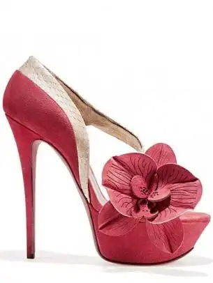 魔幻之美后麦昆时代的绝美高跟鞋