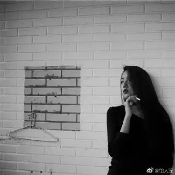 欧美女生头像霸气黑白吸烟2019霸气超有范的女生黑白头像