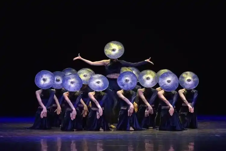 喜迎二十大广西艺术学院音乐教育学院成功举办喜迎二十大颂歌献给党