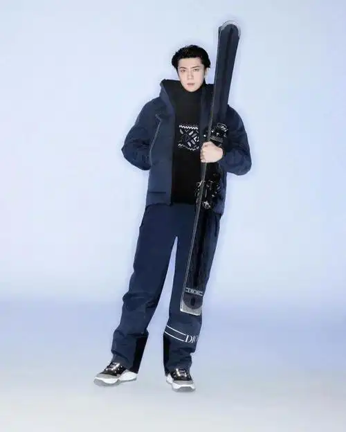 exo吴世勋画报公开湿发撩人背头贵气用脸撑起五毛钱特效