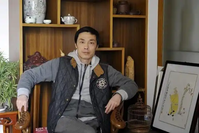 张震独立文人画画家,知名作家,文艺评论家,现居南京,著有诗集,散文集