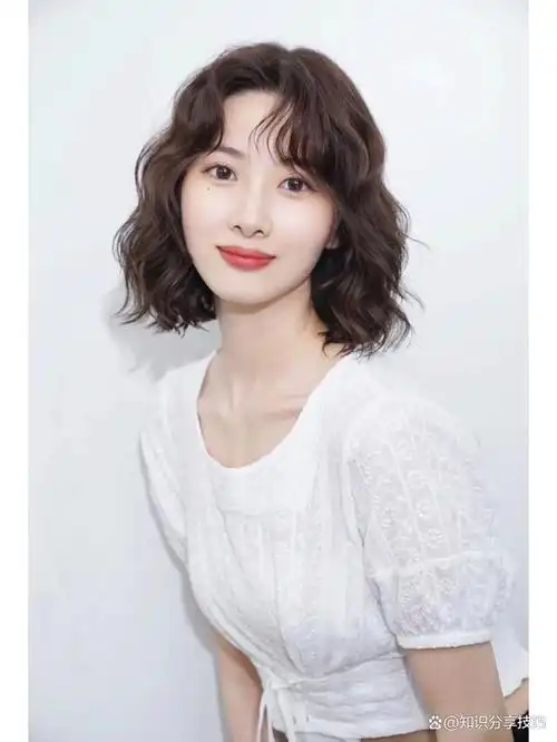 中短发烫发:探索适合你的发型