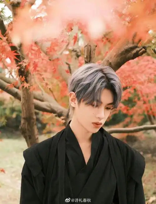 黄明昊着诗礼春秋棋纹系列交领中单拍摄时尚古风大片#新汉服美学#春秋