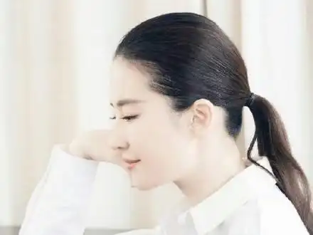 刘亦菲超话#刘亦菲花木兰#你更喜欢刘亦菲哪种马尾辫?