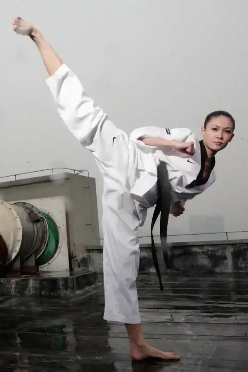 明星美女张蓝心,1986年6月21日出生于北京,中国国家跆拳道队运动员