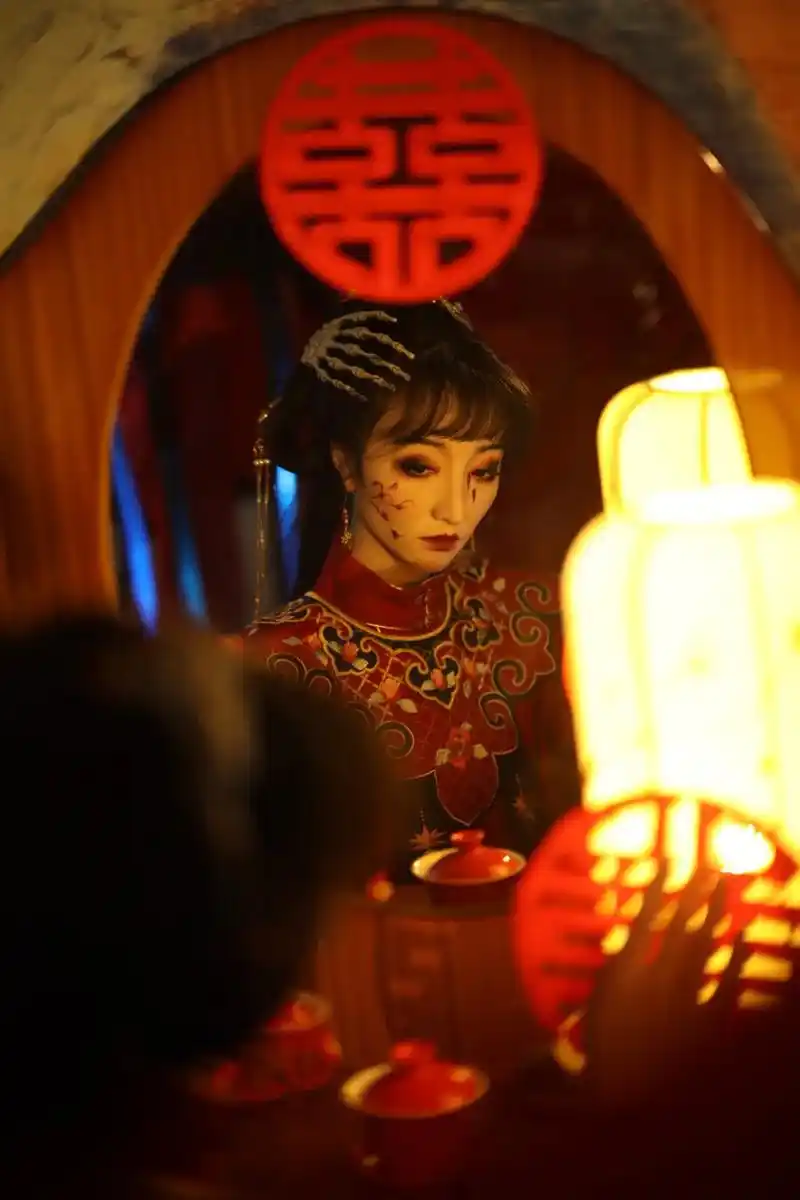 红衣古装 #鬼新娘   她全身都是真的, 唯独心不是  妆 - 抖音