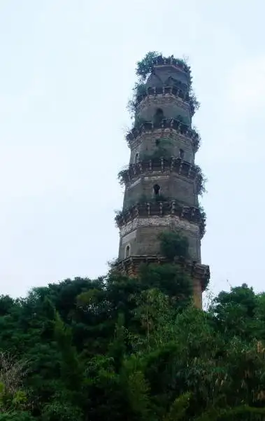 三元塔(建筑)三元塔在潮安县江东镇井尾乡鲤鱼山上,隔江与猫头山对峙