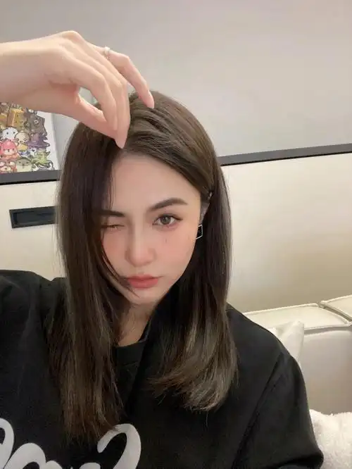 昆凌混血风秋冬挑染发色嘻嘻