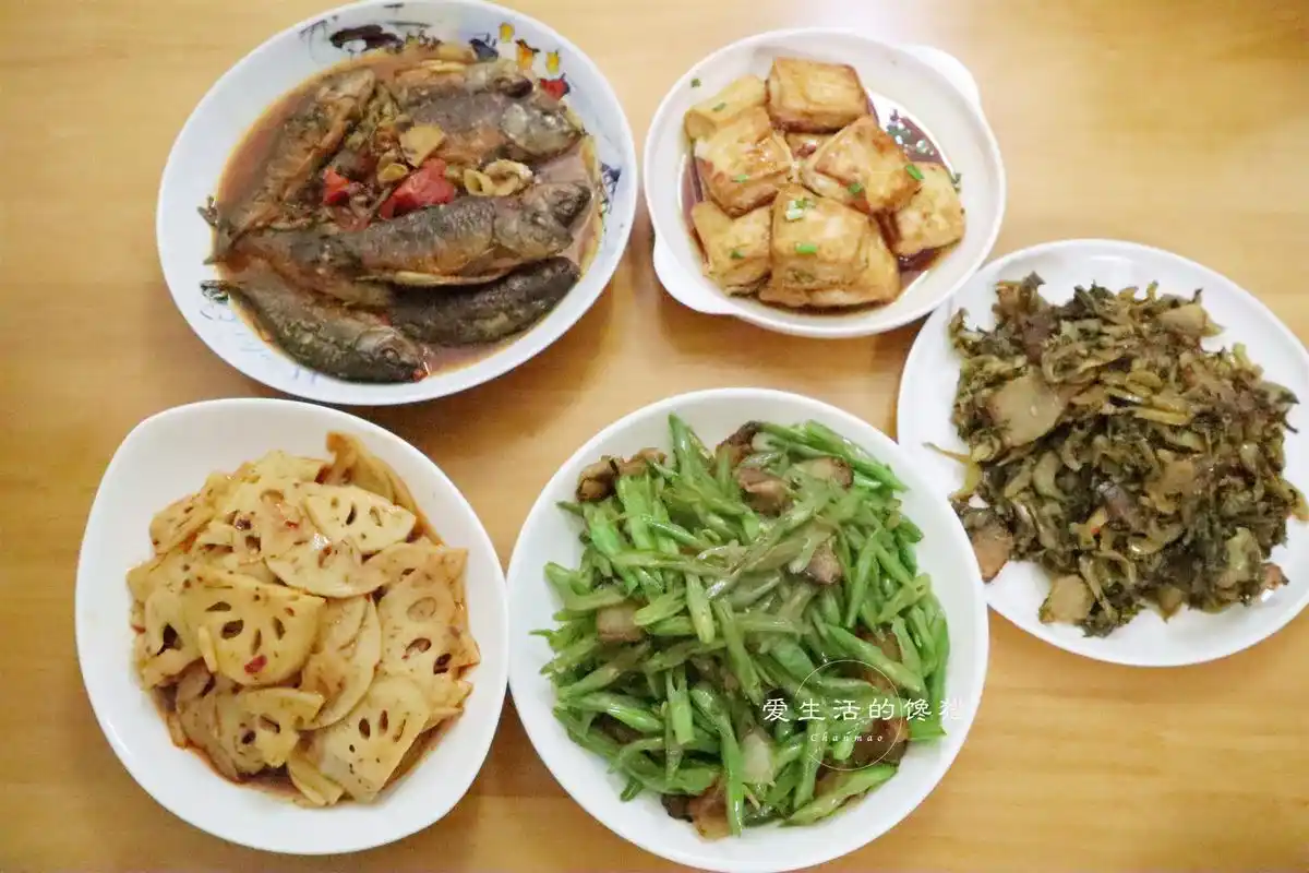 原创晒晒南宁普通家庭的午餐荤素搭配吃得香网友婆媳关系处得好