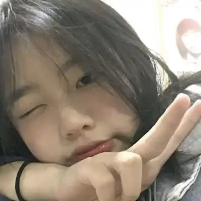 头像干净高级质感单人照女生