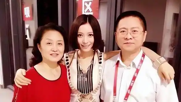 后来她进了中国音乐学院,拜了董华和马秋华两位大音乐家为师.