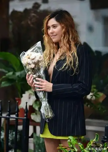 伊莉莎·杜利特尔(eliza doolittle)看起来很时尚大气,很有气派.