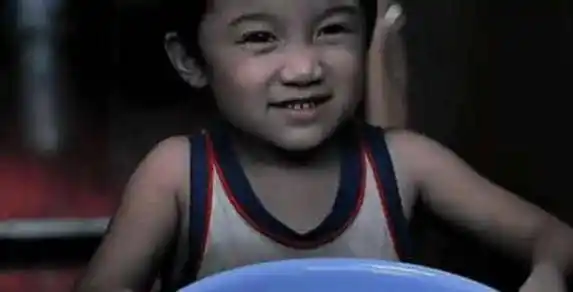 尤浩然其实3岁就已经出道,还记得有个公益广告中给妈妈洗脚的那个小