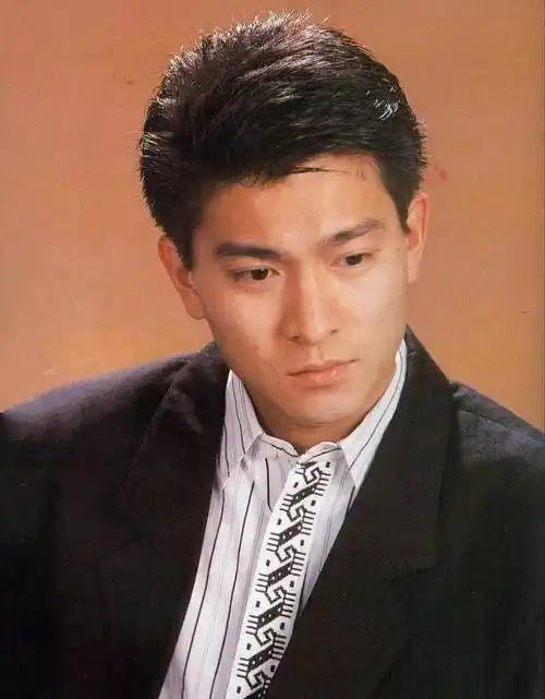 原创她倾家荡产追刘德华父亲跳海自尽15年过去住廉租房无人敢娶