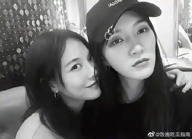 孟佳王霏霏10年前vs现在合照