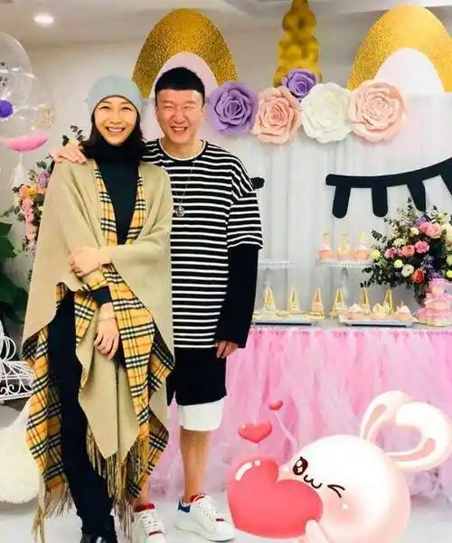 孙红雷近况,小15岁娇妻王骏迪气质脱俗,一袭长裙比模特还美_妻子_形象