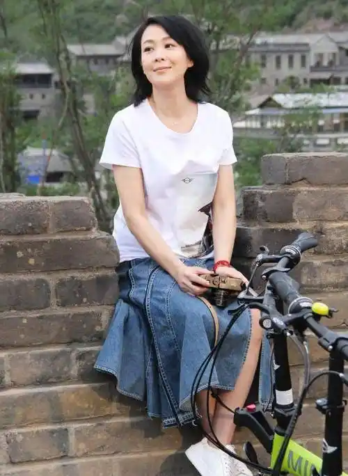 刘若英已经51岁了,她晒出自己的近况,简直逆天了!