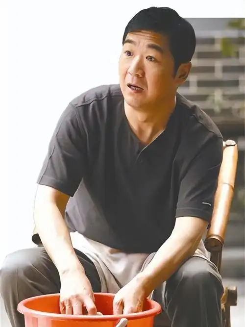 回顾张国立与罗秀春离婚34年他再婚有烦恼她至今单身牵挂儿子