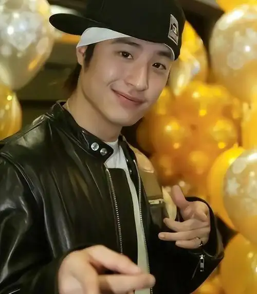 童年男神潘玮柏近照发福变胖,本人超像郝邵文,网友大呼快减肥!