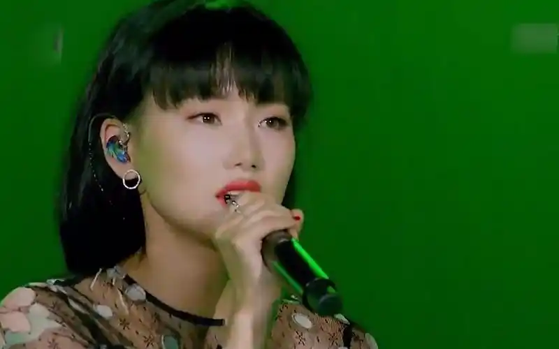 转音歌姬来了!黄龄真是风情万种,真应该给她的声音打上马赛克