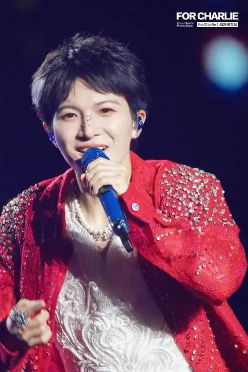 歌手传递的不止是音乐更是爱与热爱,用心唱歌的周深用心去听的我们