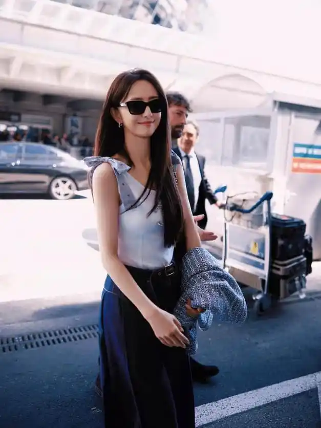 佟丽娅分享美照,笑容温柔迷人宛如初恋,与陈思诚离婚后更显魅力