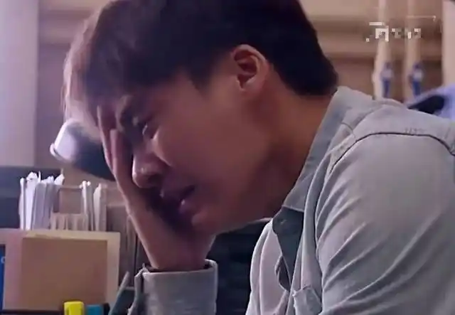 李易峰哭到流鼻涕,仍被骂拖后腿,难怪邓超又吃避孕套又挨打