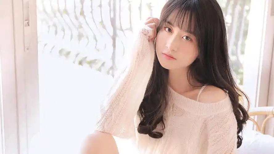 白皙养眼清纯美女写真图片