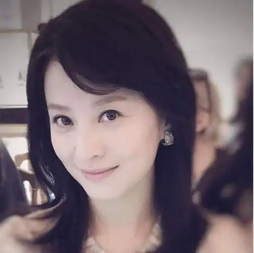 梧桐雨|45岁的她六天闪电般的领取结婚证,现今的生活很是甜蜜