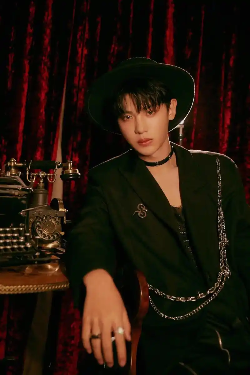 黄明昊 他13岁被星探发现就去韩国,15岁他为了实现梦想去 - 抖音