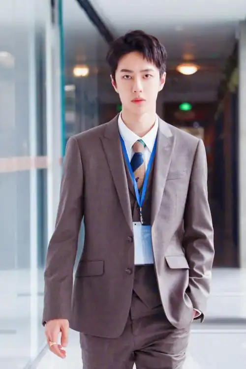 王一博 西装小啵