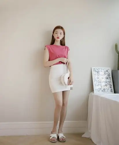 一米五矮个子女生显高穿衣法短裤短t秀出迷人长腿